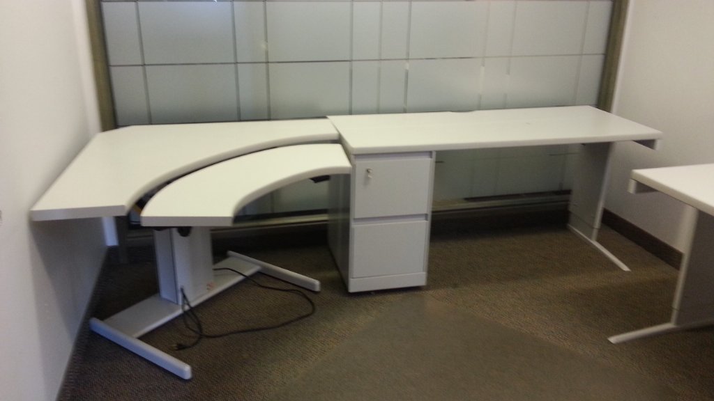 Steelcase Powered Height Adjust Sit Stand Corner Desk w Runoffs